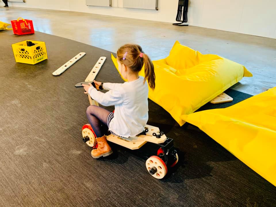 Vélo construit avec des mécanos dans l'expo Ingeniocité