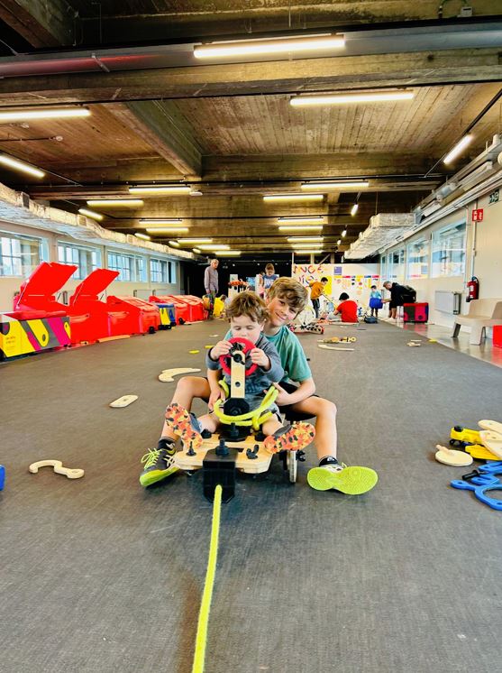 Ingeniocité - mécano géant voiture expo SPARKOH!