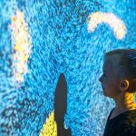 Enfant dans le climadôme de l'expo Geo'dynamique