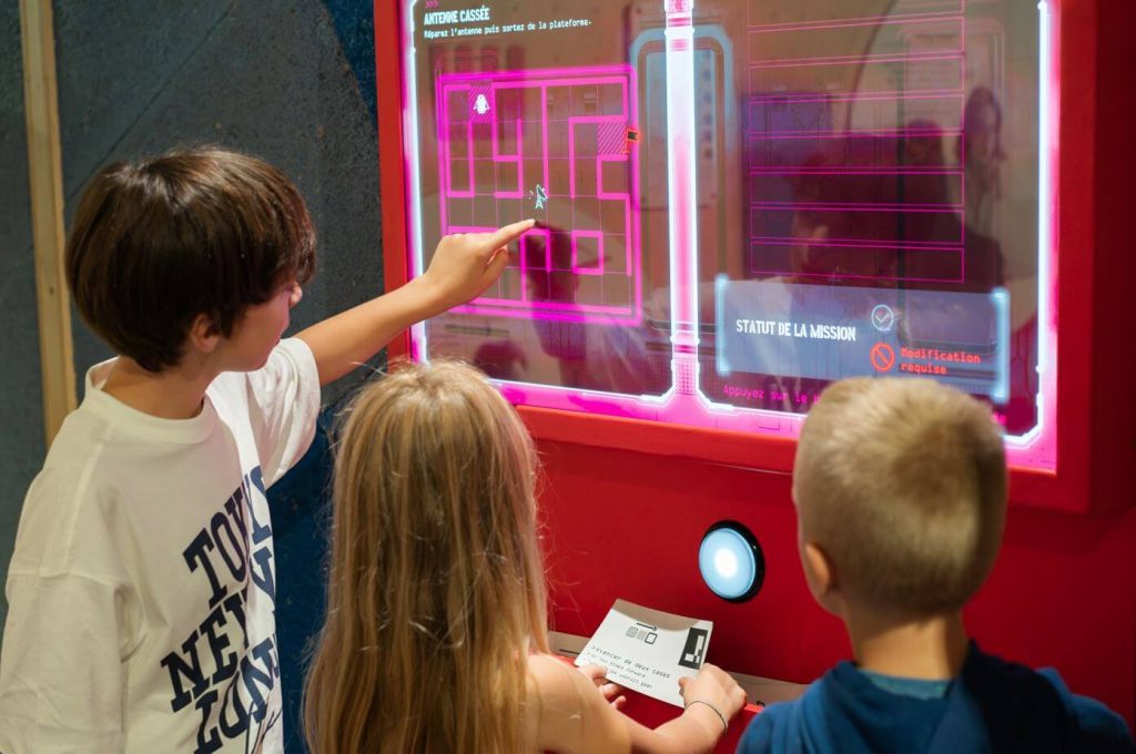 Toi demain expo : enfant qui programme un jeu