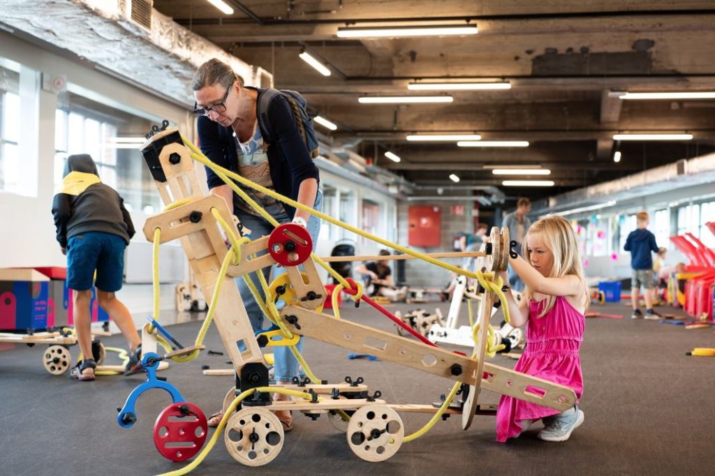 Espace Ingeniocité mécano géant au SPARKOH! avec famille