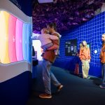 Fresque tactile Big Bang dans l'expo COSMOS au SPARKOH!